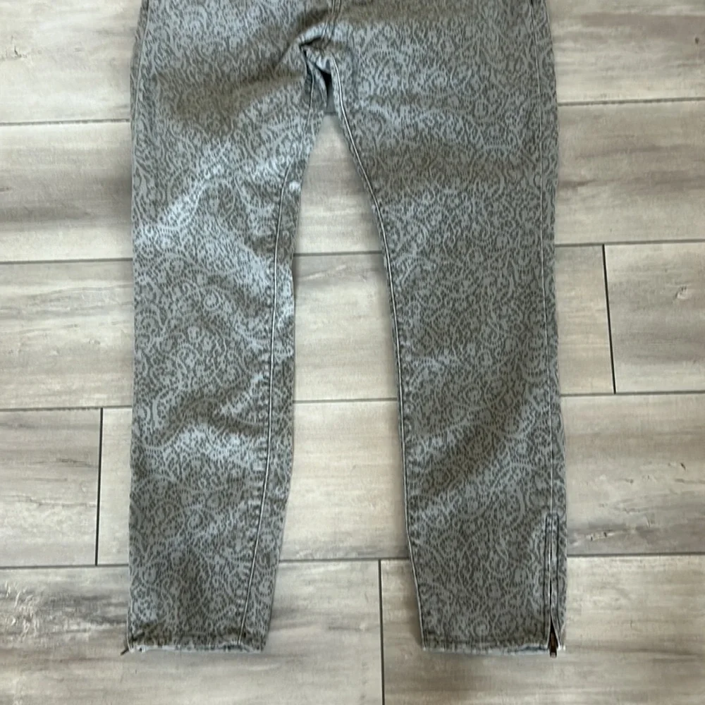 Free People paisley printed ankle zip skinny jeans size 28
